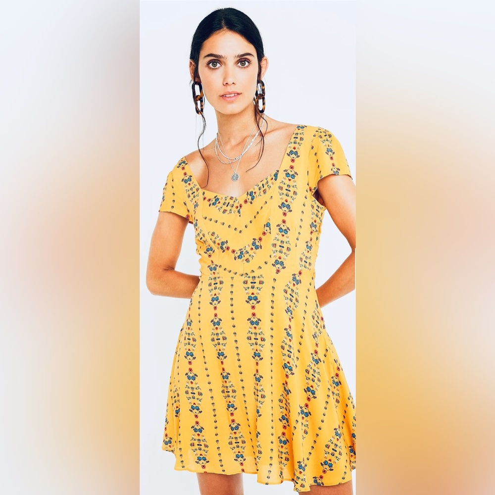 Urban Outfitters Finnigan Floral Fit + Flare MiniDress in Sunshine Floral size M